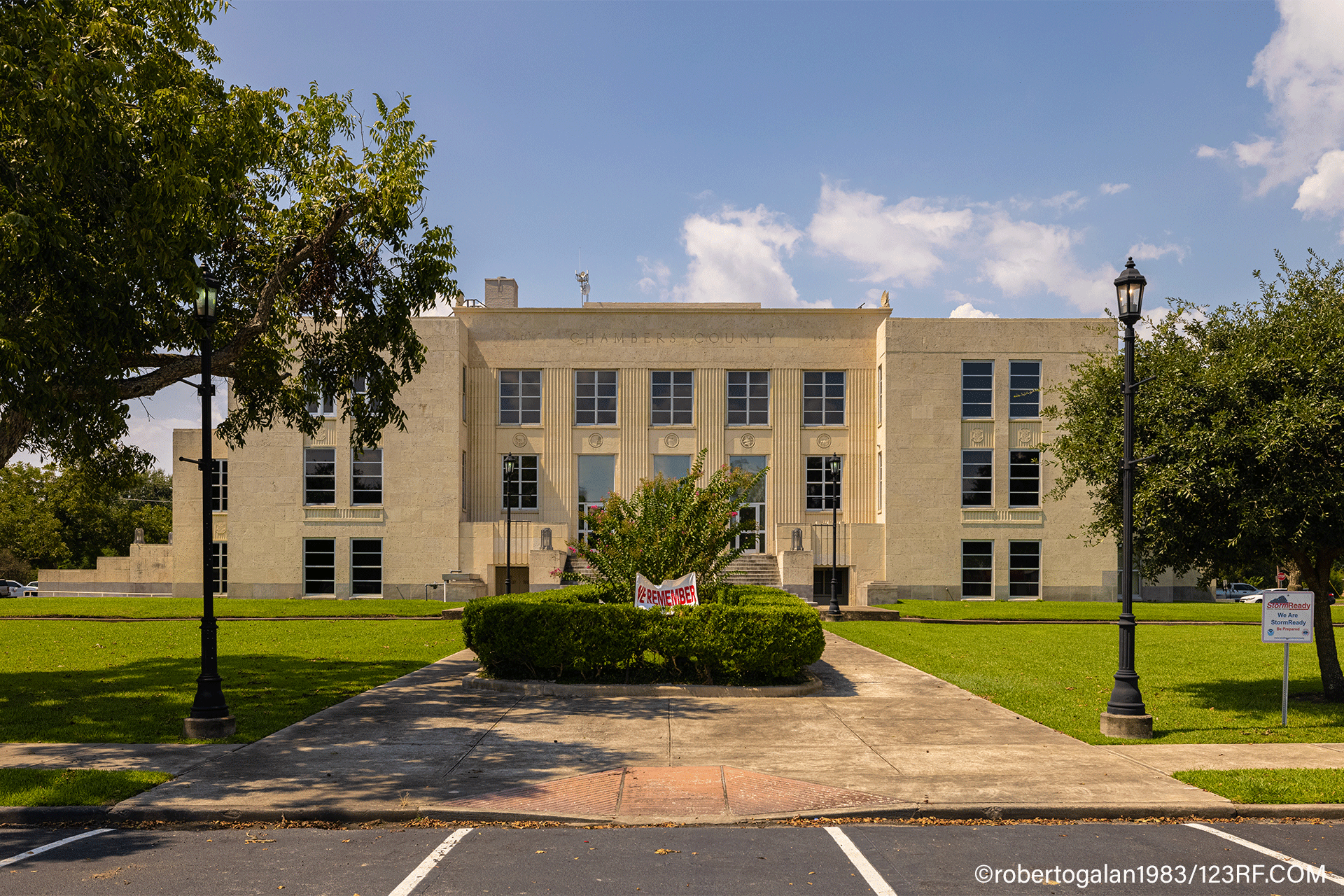 Hero-Chambers-County-Courthouse chambers county