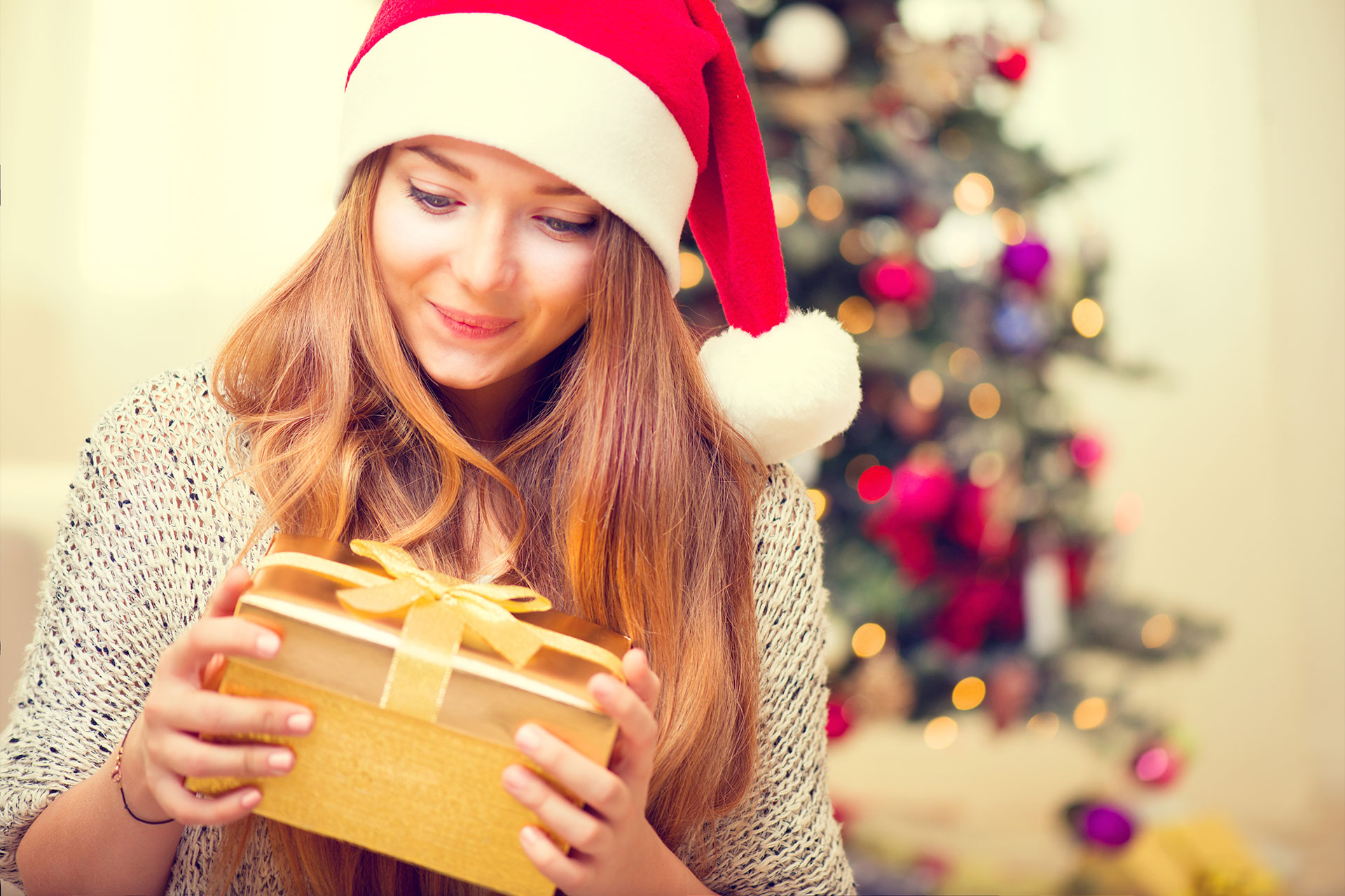 Hero-Christmas-Girl-Gift-Tree