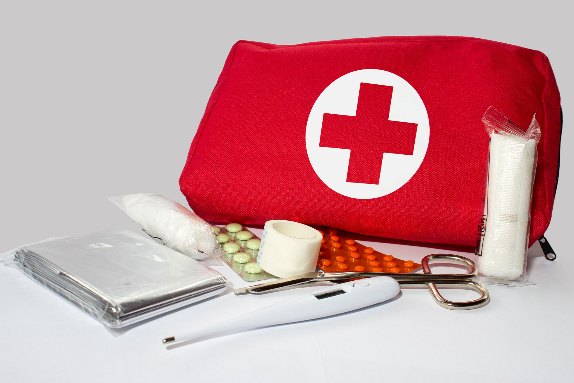 red cross first aid kit | photo by: ©jk21/123RF.COM