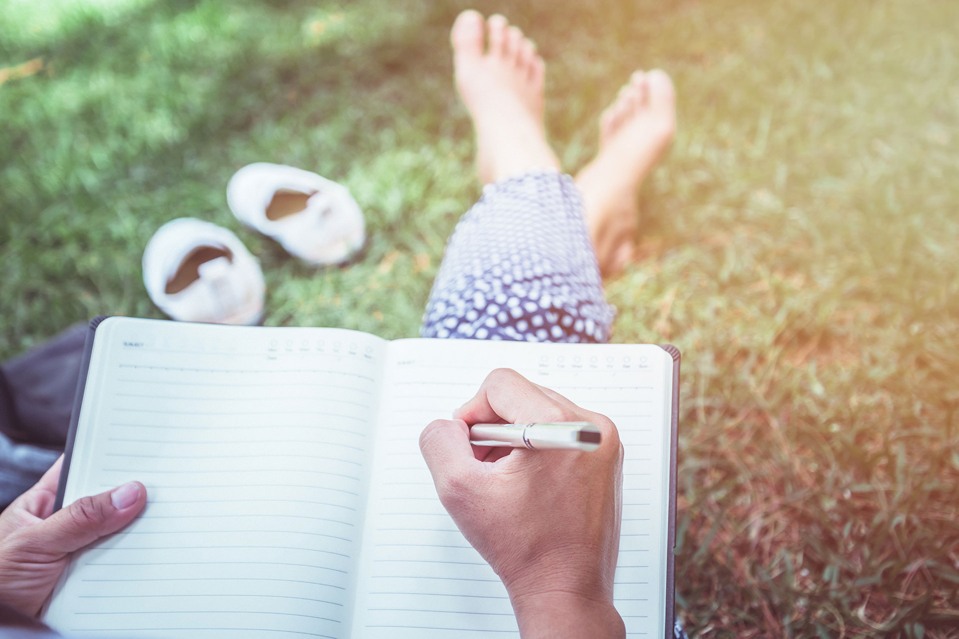Hero-Journaling-Outdoors