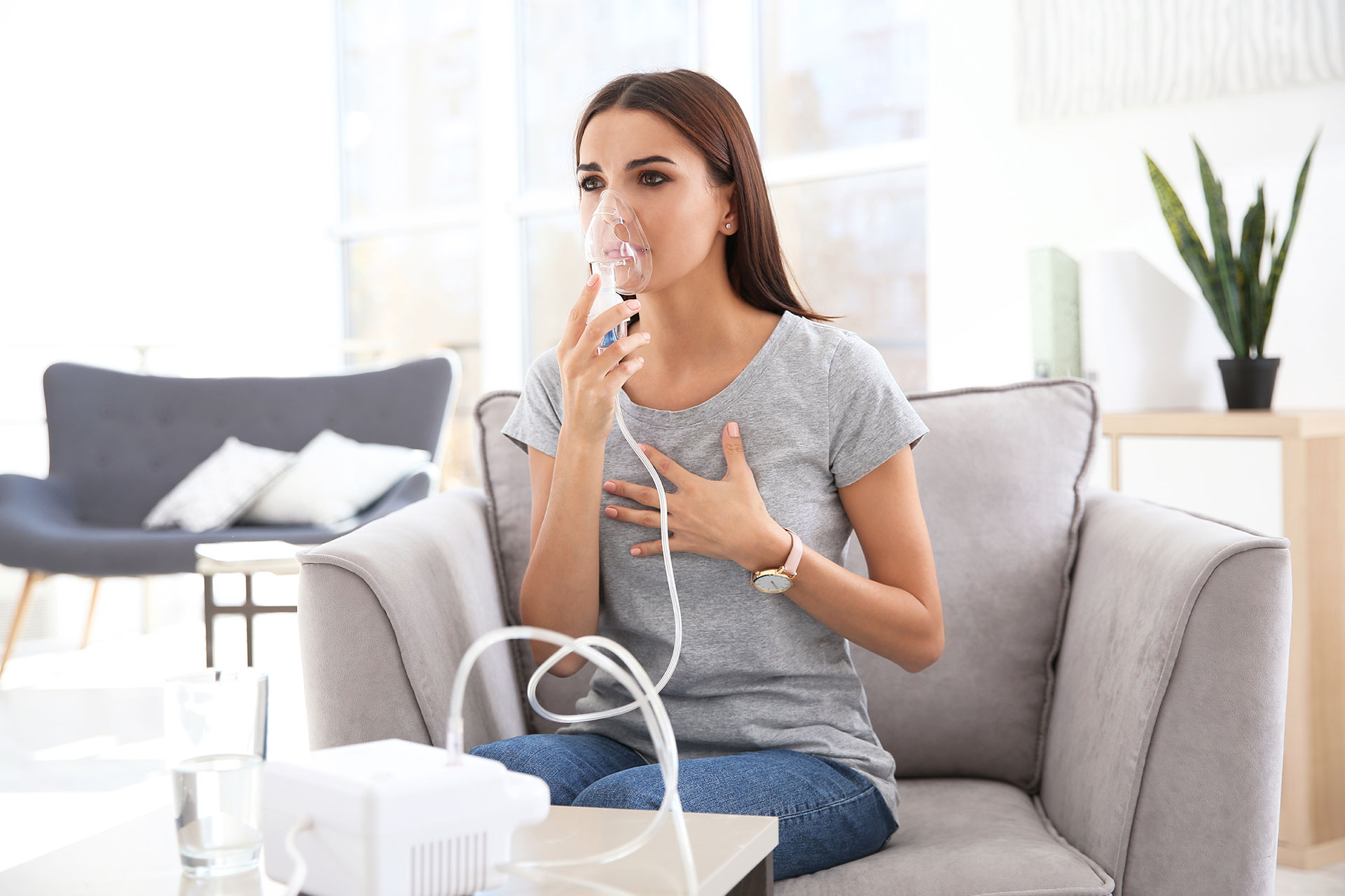 Hero-Respiratory-Inhaler-Women female having emphysema