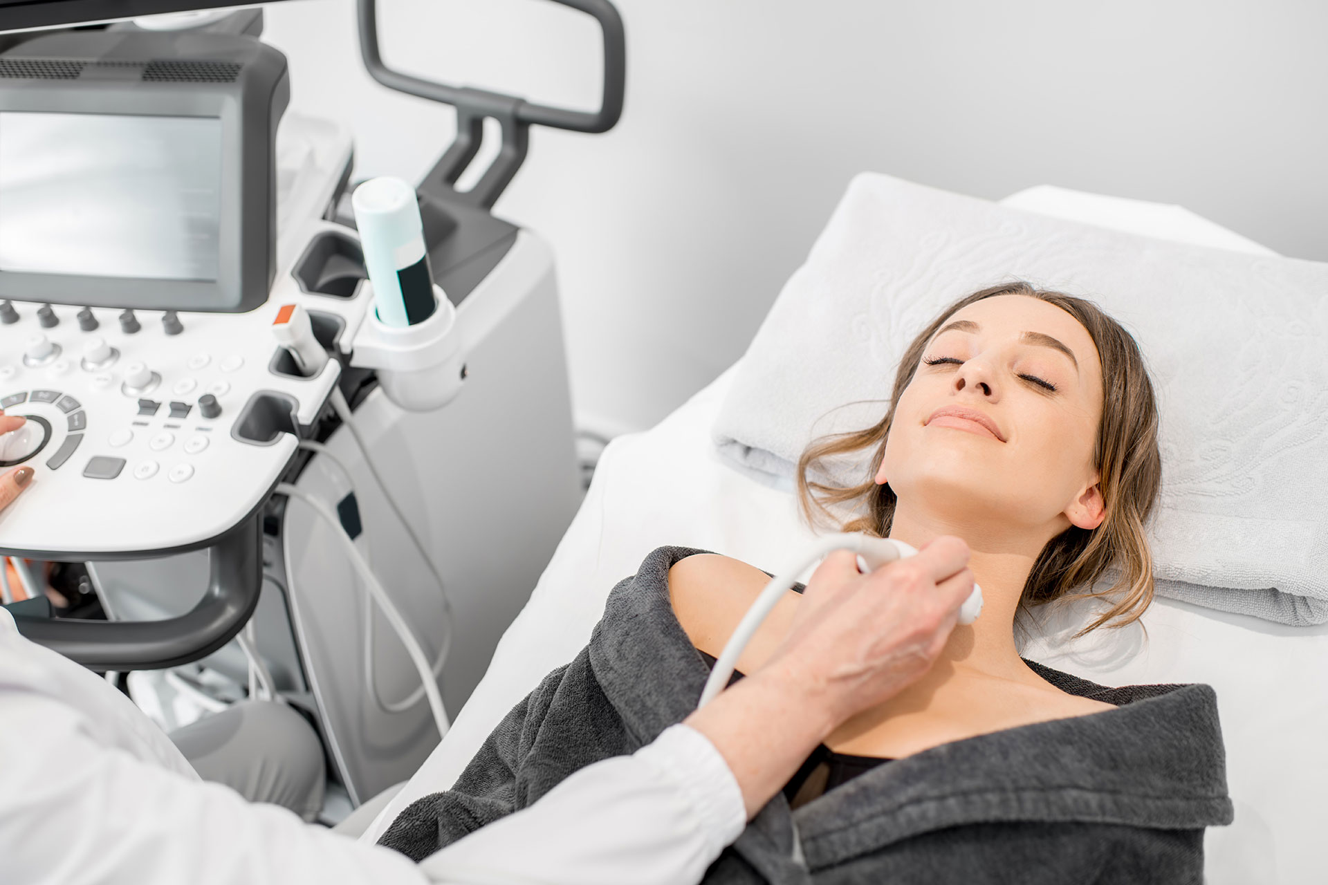 Hero-Thyroid-Exam Nurse helping homebound patient get her flu shot.