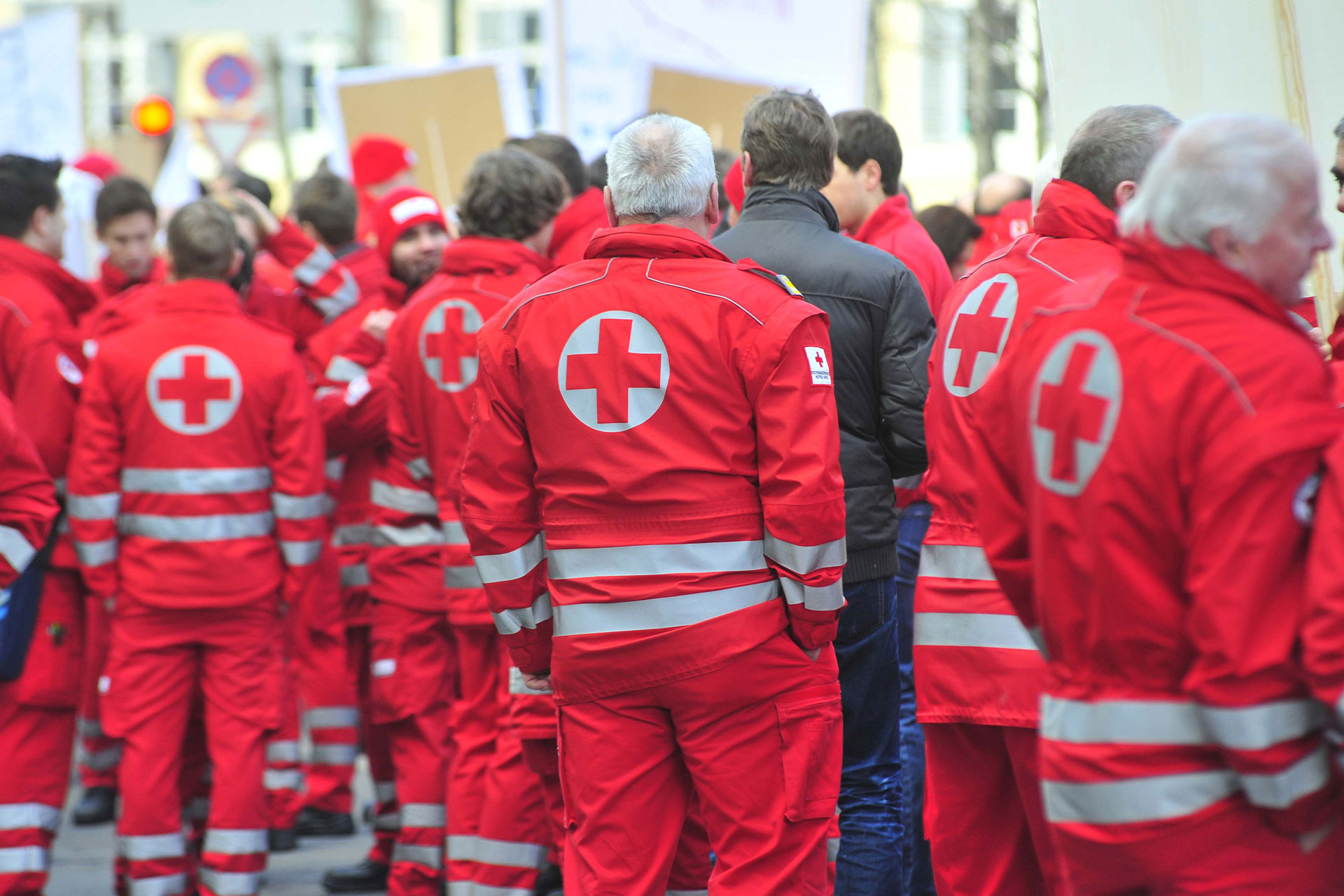 red cross volunteers | photo by: ©egubisch/123RF.COM