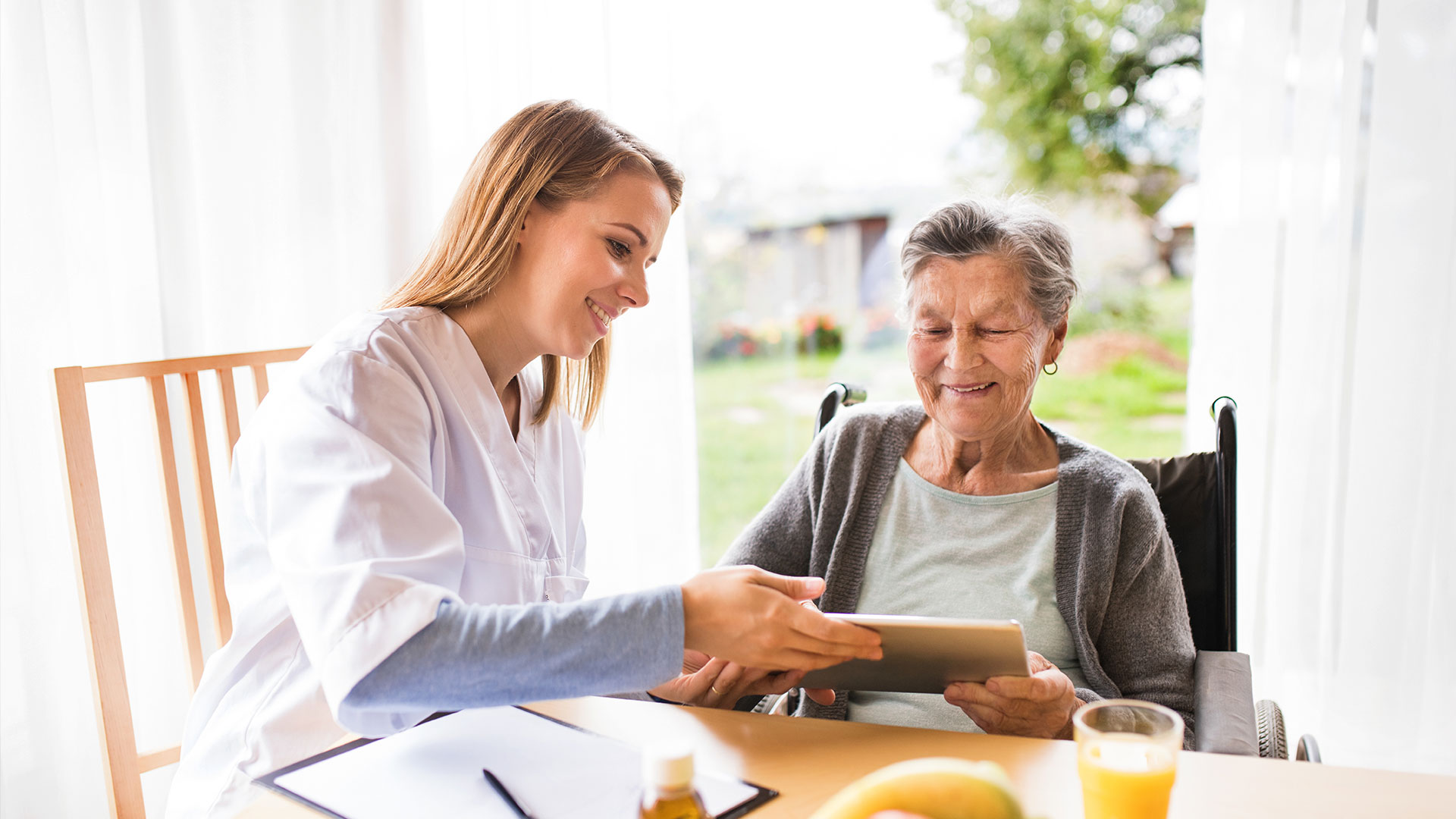 Videochat-Nurse-Patient Home care aid going over post orthopedic surgery care plan